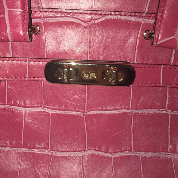RARE LIMITED Sample Coach Pink Croc Leather Swagger Crossbody - Picture 6 of 15